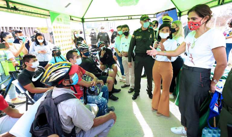En Colombia el peatón y el ciclista tienen prioridad en la vía